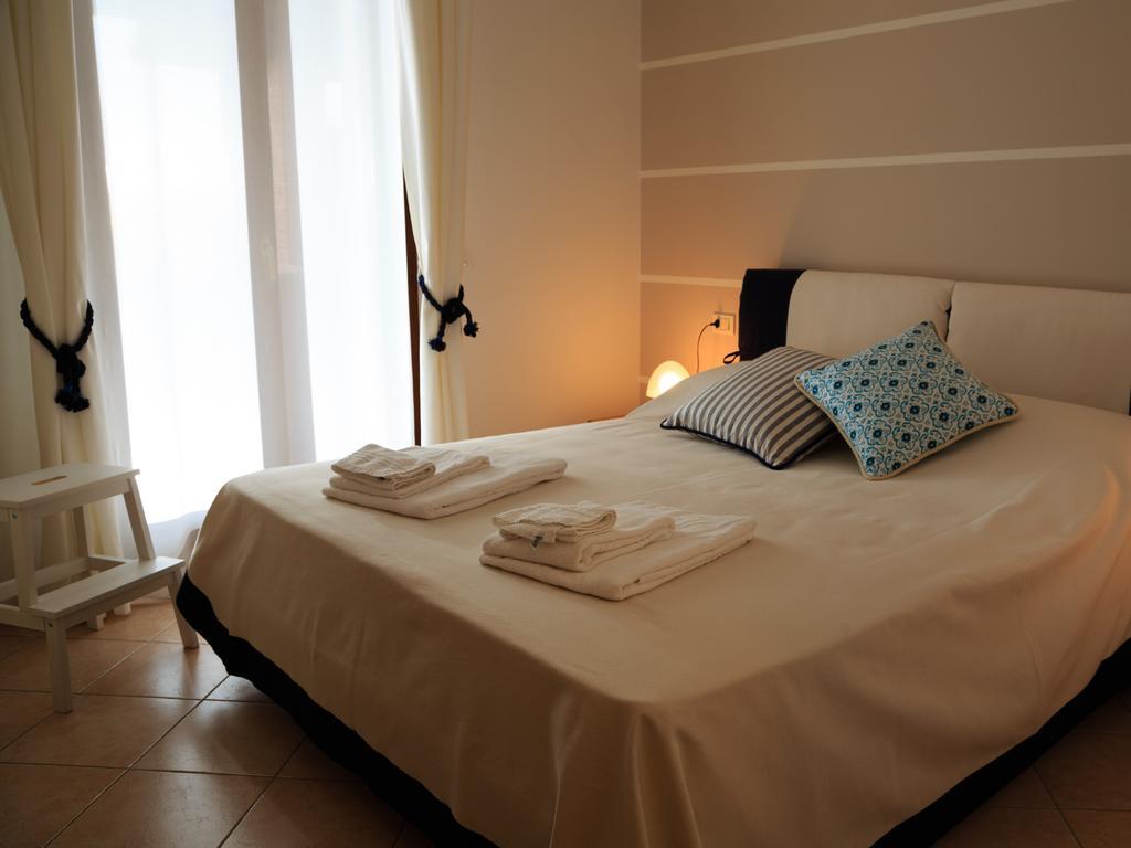 Bellasirmione Holiday Apartments Sirmione Quarto foto