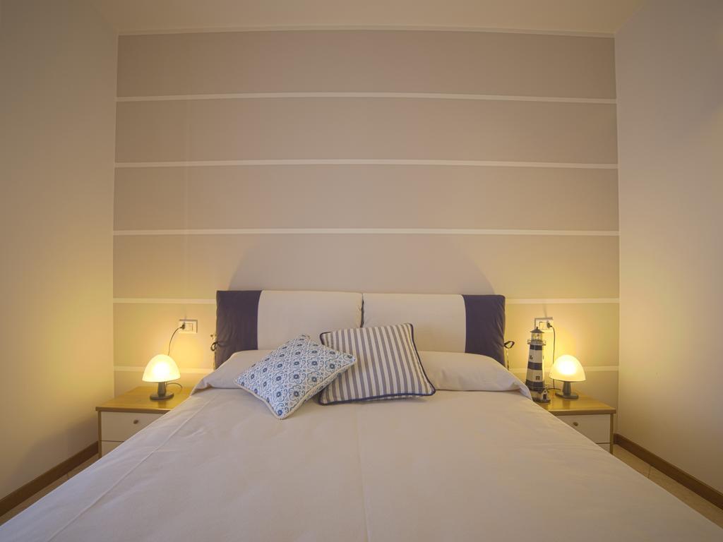 Bellasirmione Holiday Apartments Sirmione Quarto foto